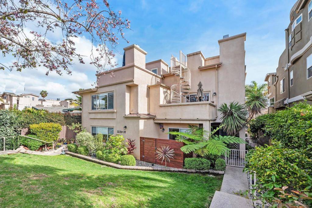 San Diego, CA 92109,2233 Felspar St