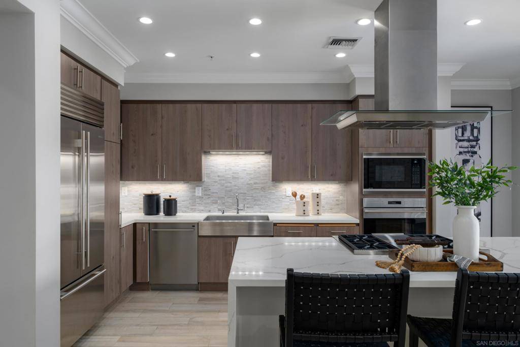 San Diego, CA 92106,3025 Byron Street #204