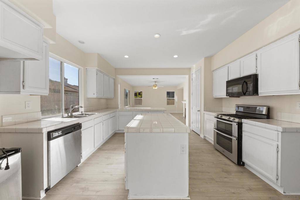 Perris, CA 92571,1639 Hendy Woods Cir