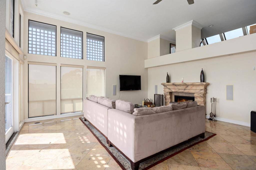 Del Mar, CA 92014,1046 America Way