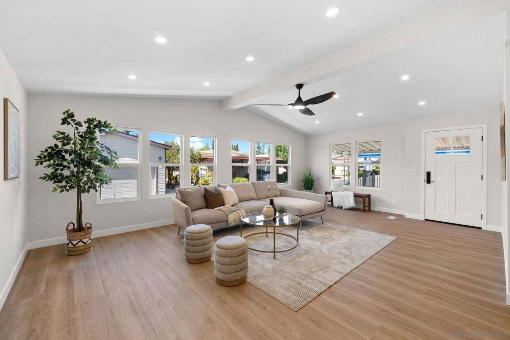 Santee, CA 92071,9255 N Magnolia Ave 76