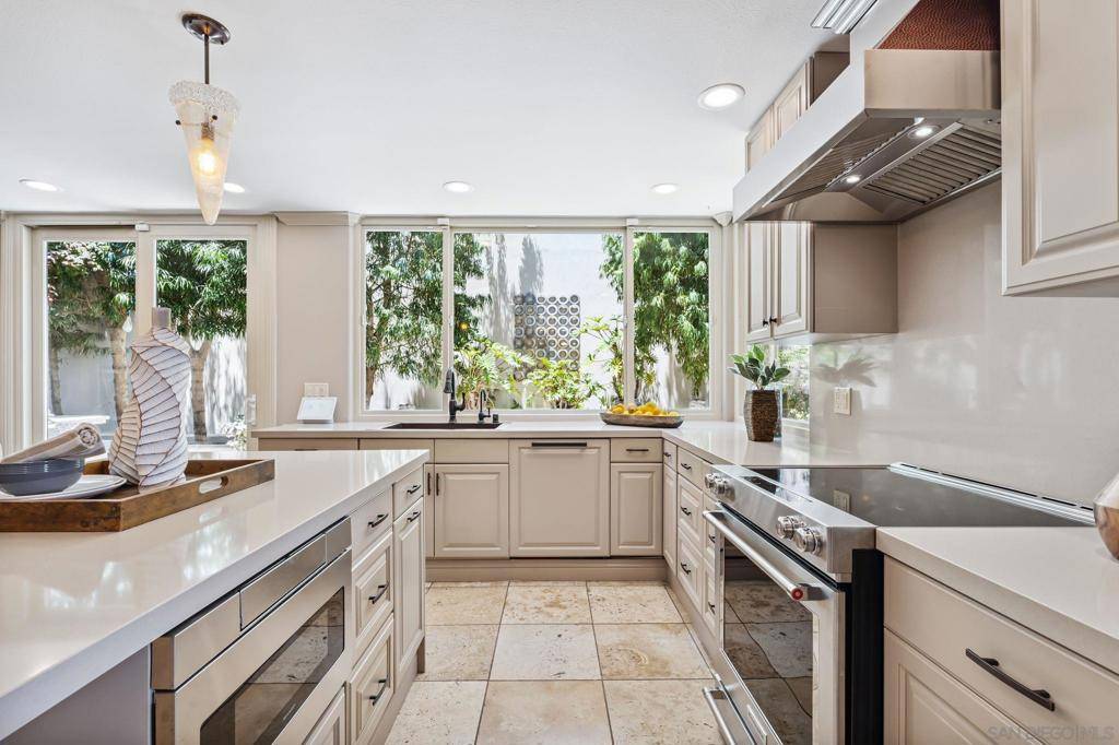 2885 Caminito Merion La Jolla, CA 92037