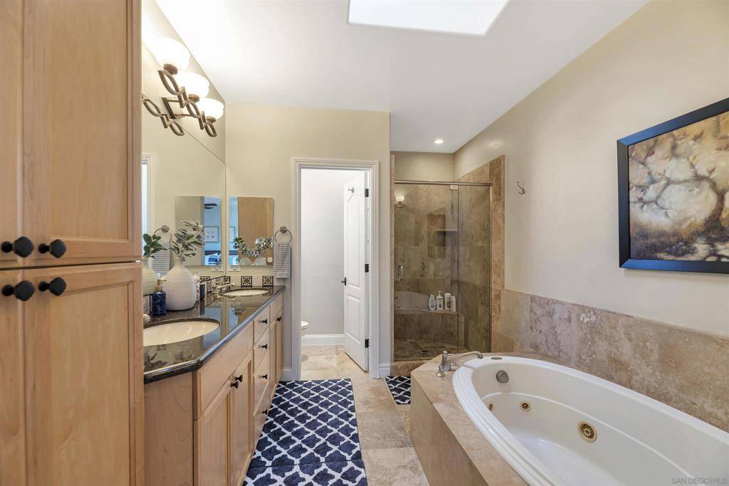 384 Bonair St. La Jolla, CA 92037