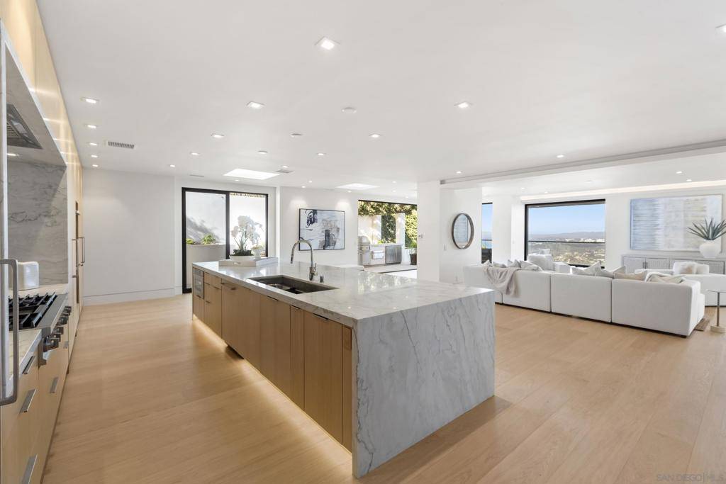 La Jolla, CA 92037,2082 Via Casa Alta