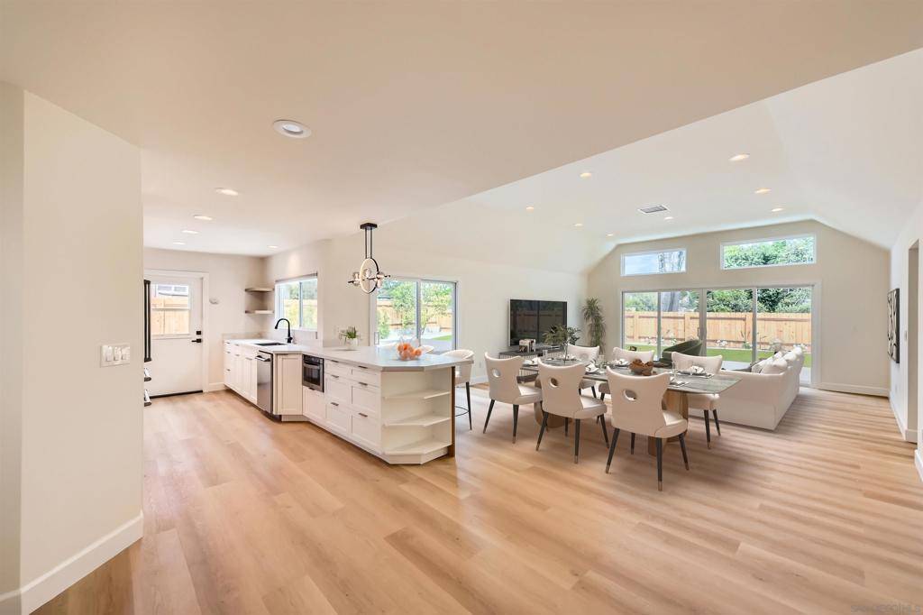 San Marcos, CA 92069,462 Via Arboles