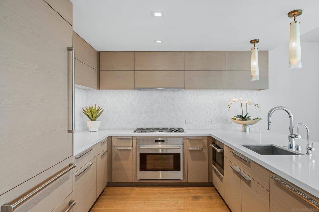 San Diego, CA 92101,888 W E Street #1903