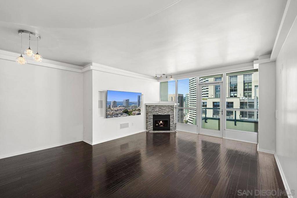 San Diego, CA 92101,555 Front Street #2201