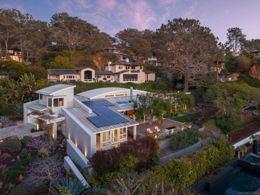 Del Mar, CA 92014,327 Pine Needles Dr