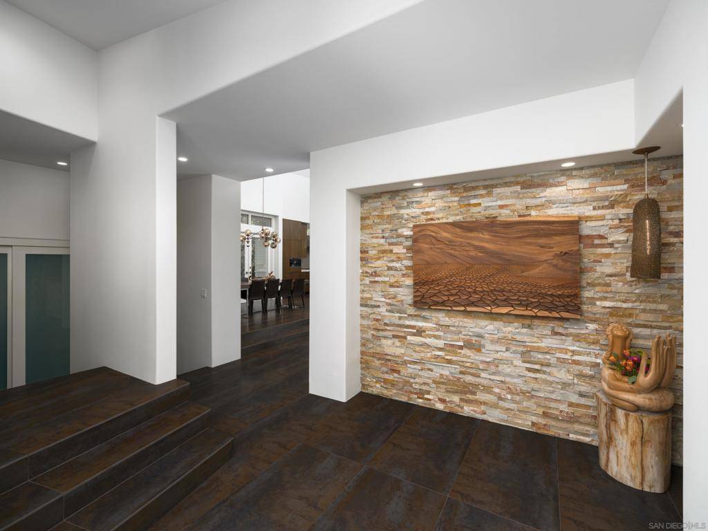 Del Mar, CA 92014,327 Pine Needles Dr