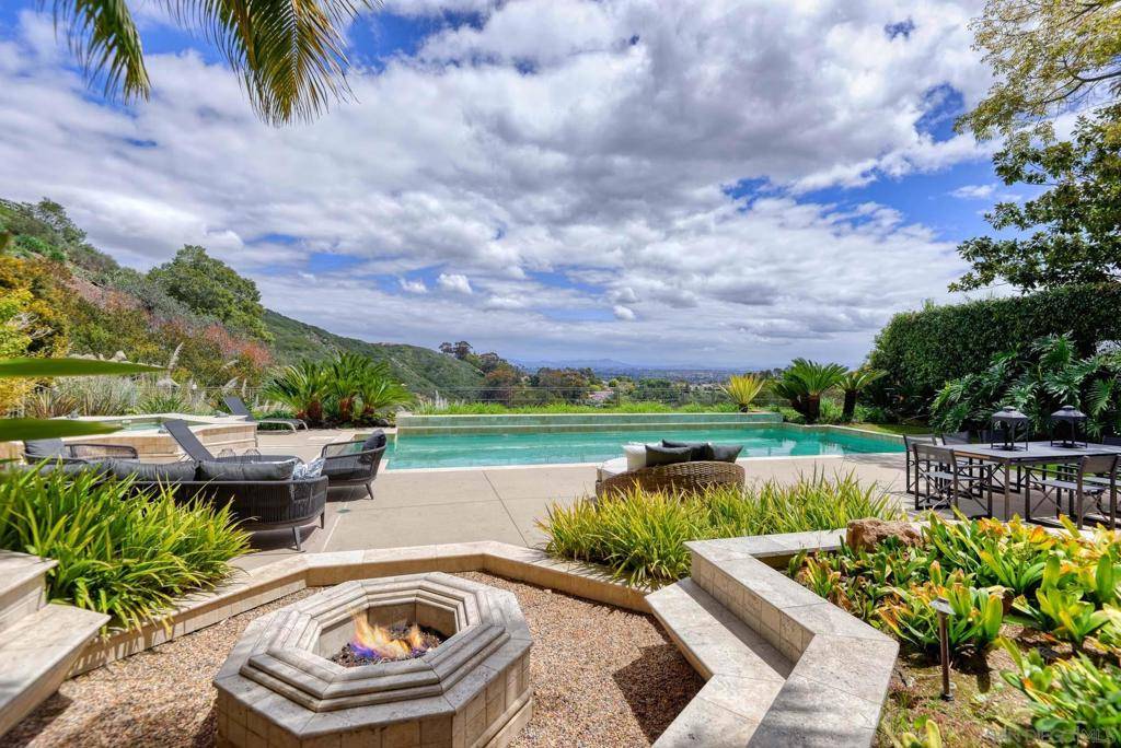La Jolla, CA 92037,6735 La Jolla Scenic Dr S