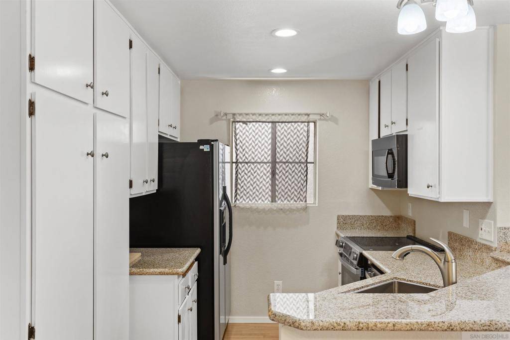 San Diego, CA 92111,7127 Camino Degrazia #127