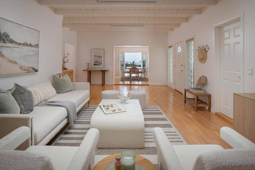 San Diego, CA 92109,5353 Van Nuys Pl