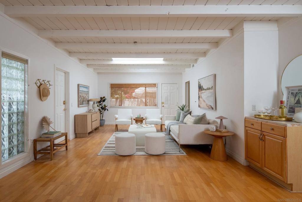 San Diego, CA 92109,5353 Van Nuys Pl