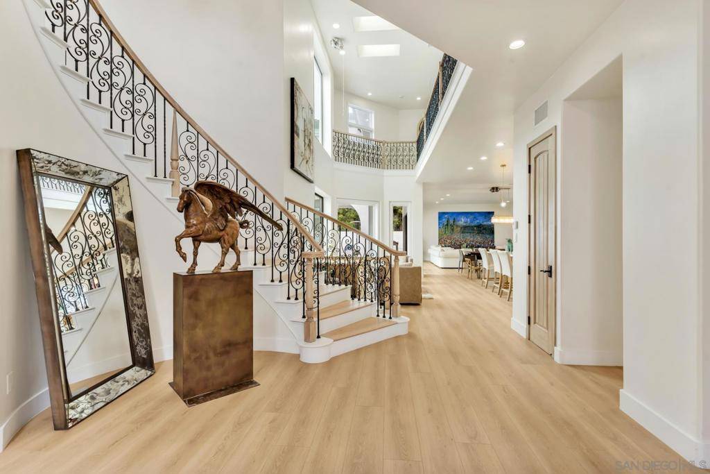 Coronado, CA 92118,711 Country Club Ln