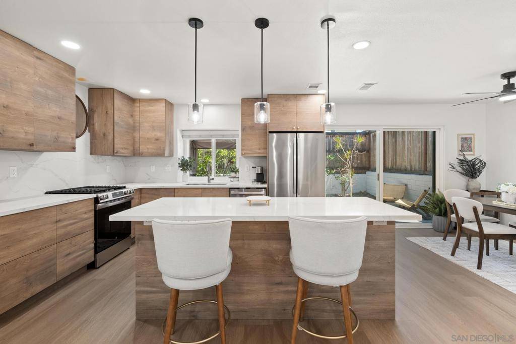 Oceanside, CA 92056,2393 Callecita Way
