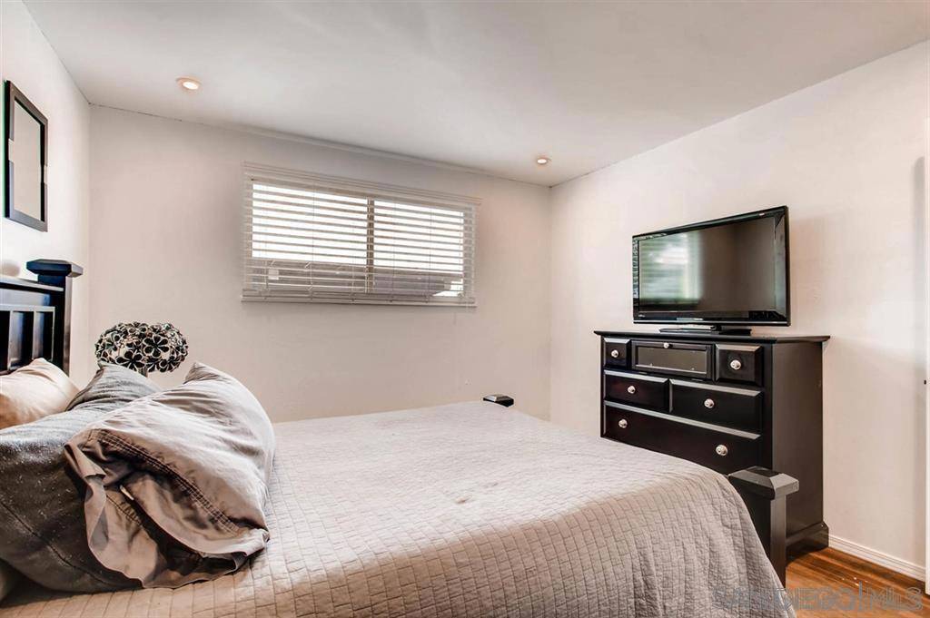 San Diego, CA 92111,7273 Arillo St