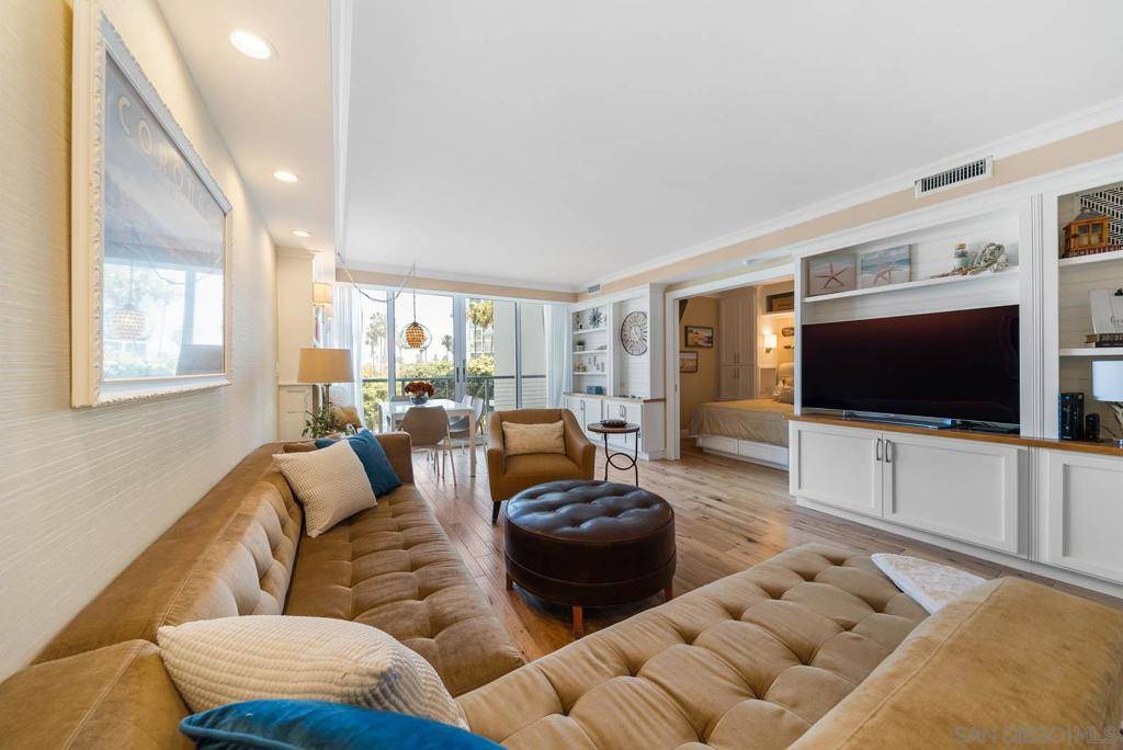 Coronado, CA 92118,1720 Avenida Del Mundo #209