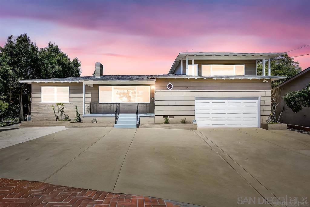 La Mesa, CA 91941,8810 Mariposa