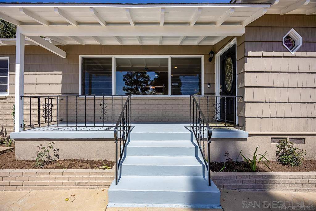 La Mesa, CA 91941,8810 Mariposa