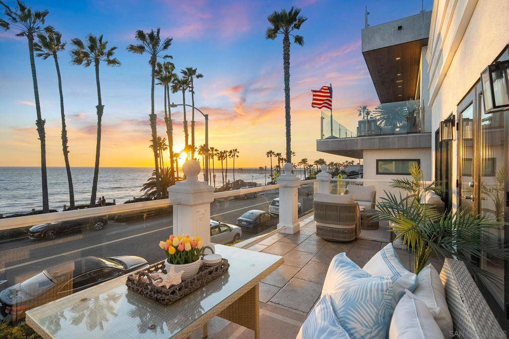 Oceanside, CA 92054,208 S Pacific St