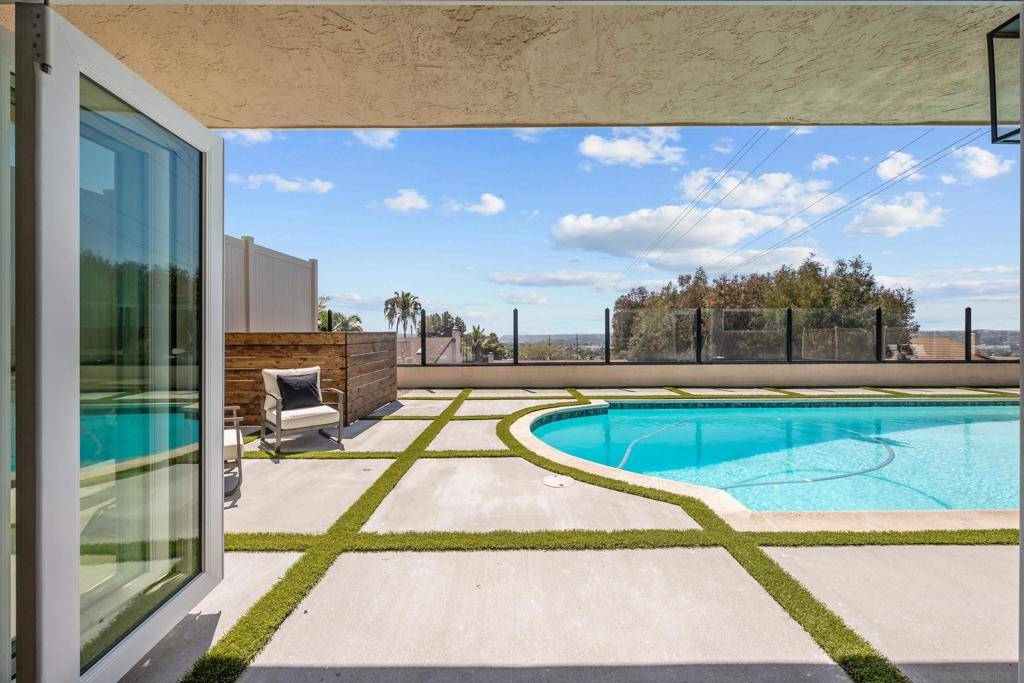 San Diego, CA 92120,6240 Bernadette Lane