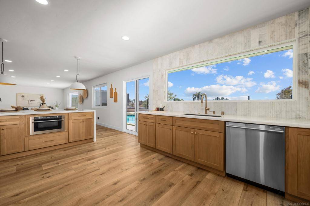 San Diego, CA 92120,6240 Bernadette Lane