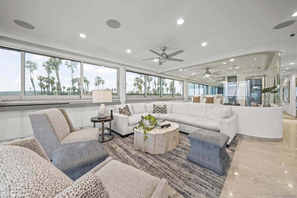 San Diego, CA 92109,2999 Ocean Front Walk #2