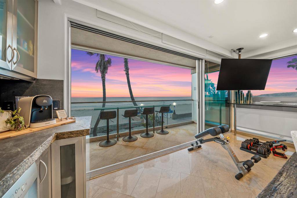 San Diego, CA 92109,2999 Ocean Front Walk #2