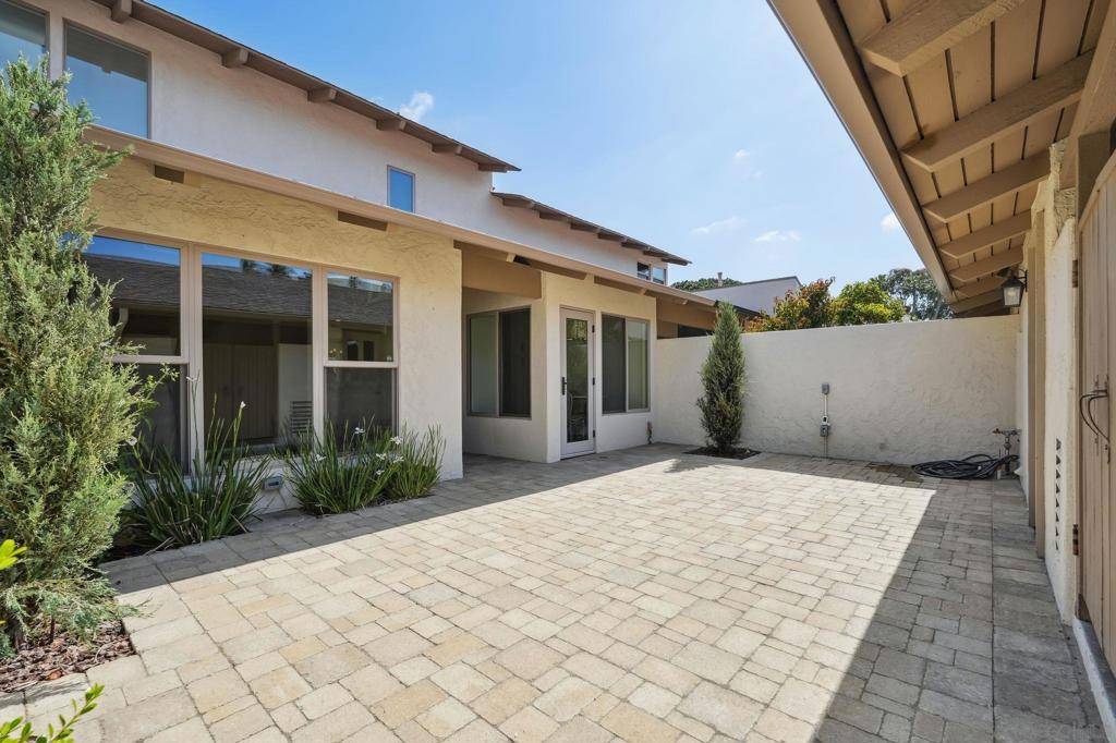Rancho Santa Fe, CA 92091,211 Via Osuna