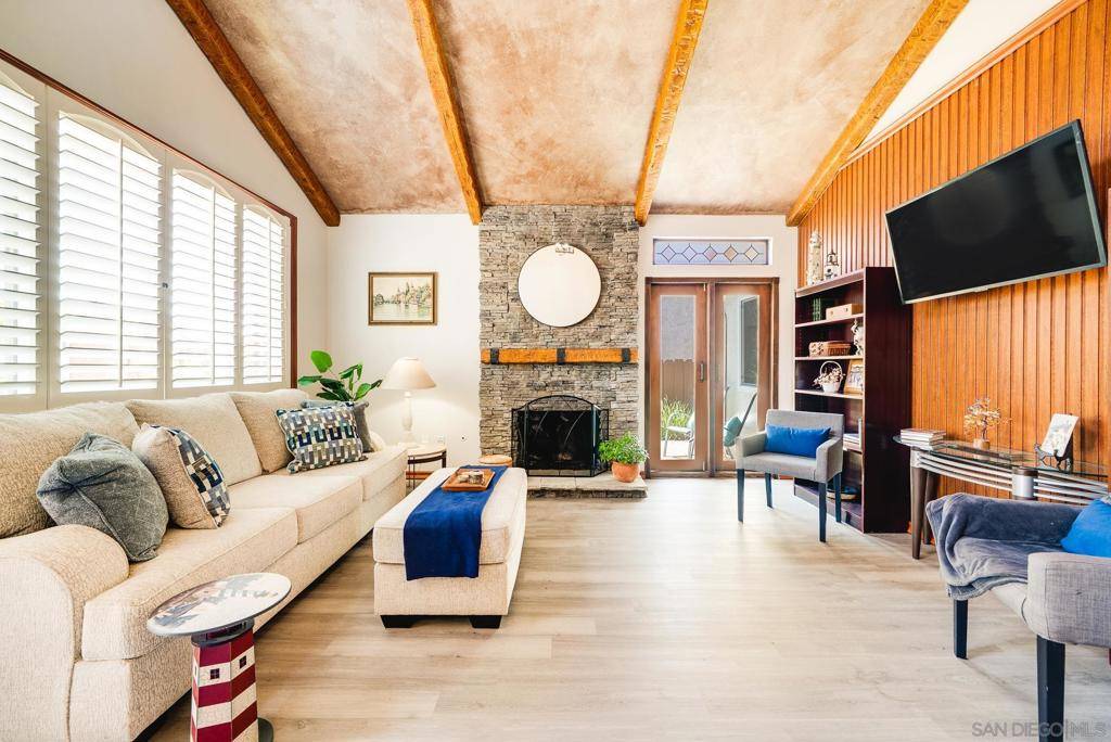Carlsbad, CA 92009,6433 La Paloma Street