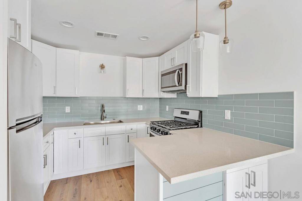 San Diego, CA 92107,4922 Muir Ave