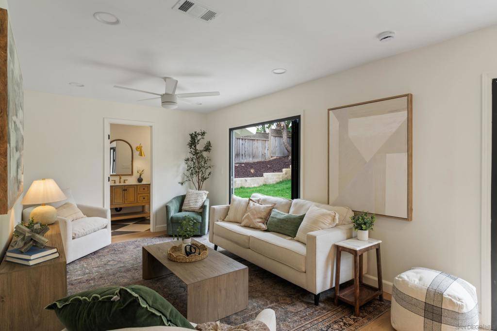 Carlsbad, CA 92008,3760 Monroe St