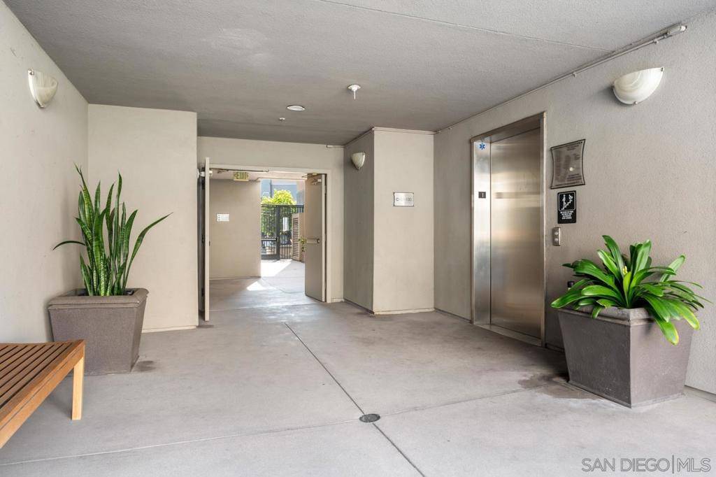 San Diego, CA 92130,3877 Pell Place #313