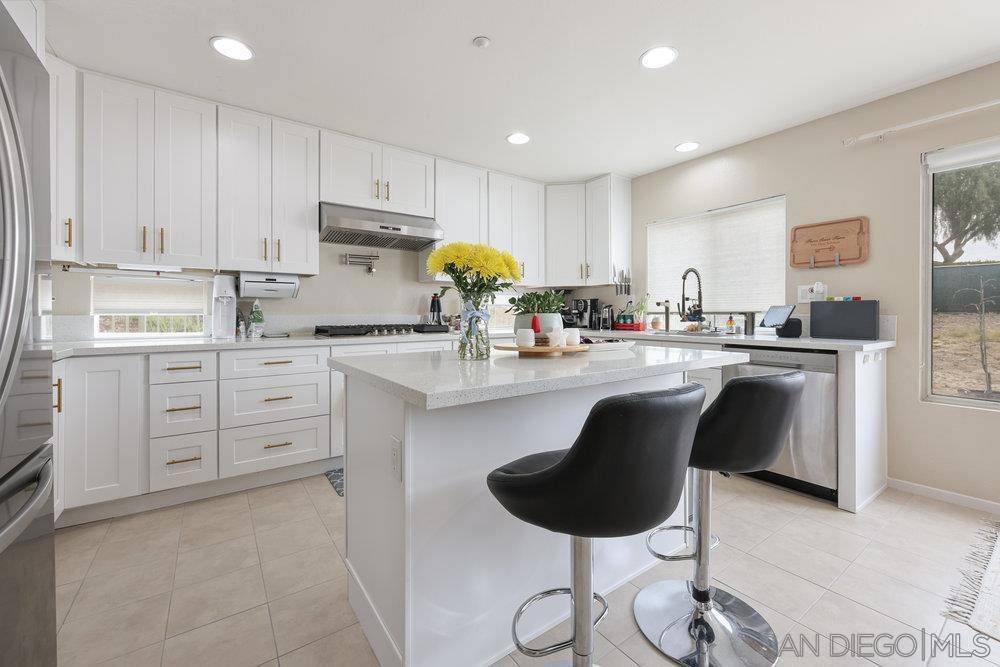 Spring Valley, CA 91978,2176 Pointe Pkwy