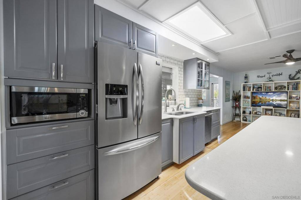 Carlsbad, CA 92011,7203 San Luis St #166