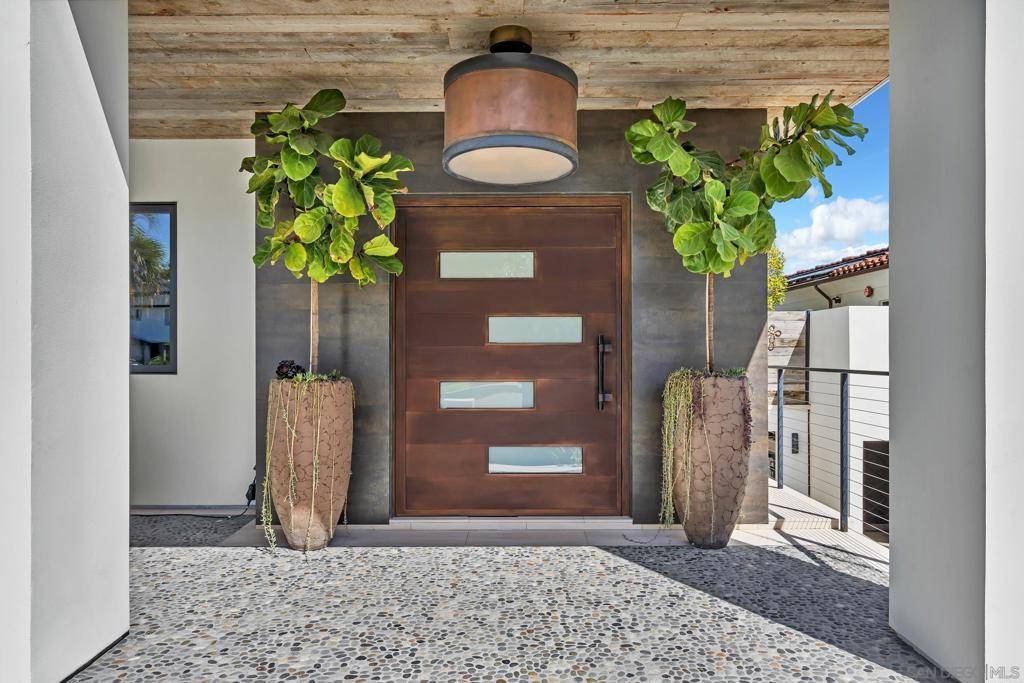Coronado, CA 92118,969 Adella Ave