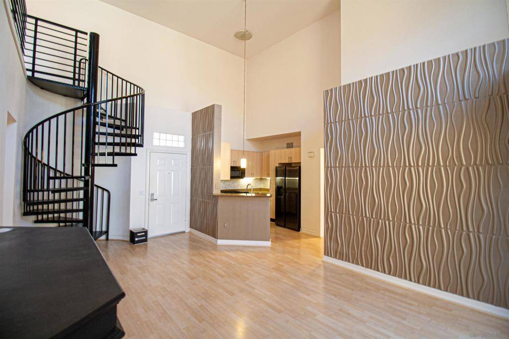 San Diego, CA 92101,1465 C Street #3610