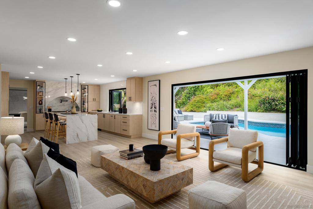 Carlsbad, CA 92009,3326 Fosca St