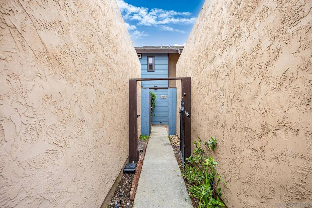 Escondido, CA 92026,140 E El Norte Pkwy #50