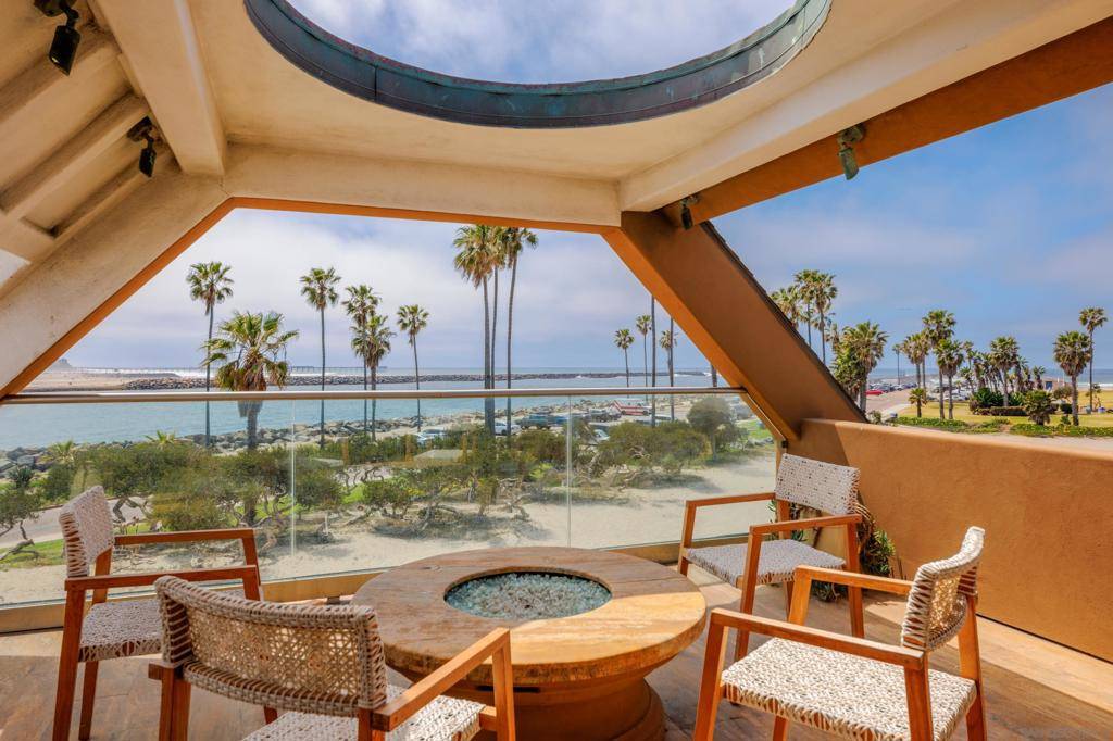 San Diego, CA 92109,2617 Ocean Front Walk