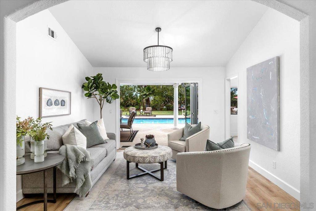 Escondido, CA 92029,1376 Stoneridge Circle