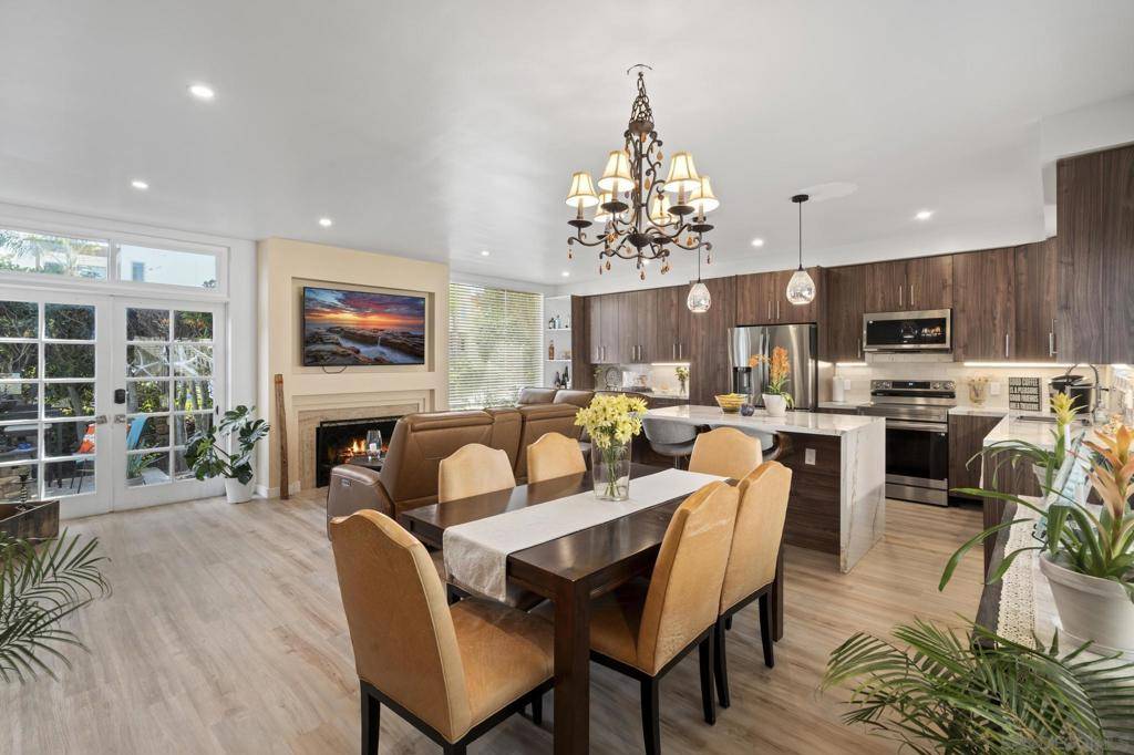 La Jolla, CA 92037,404 Bonair Street