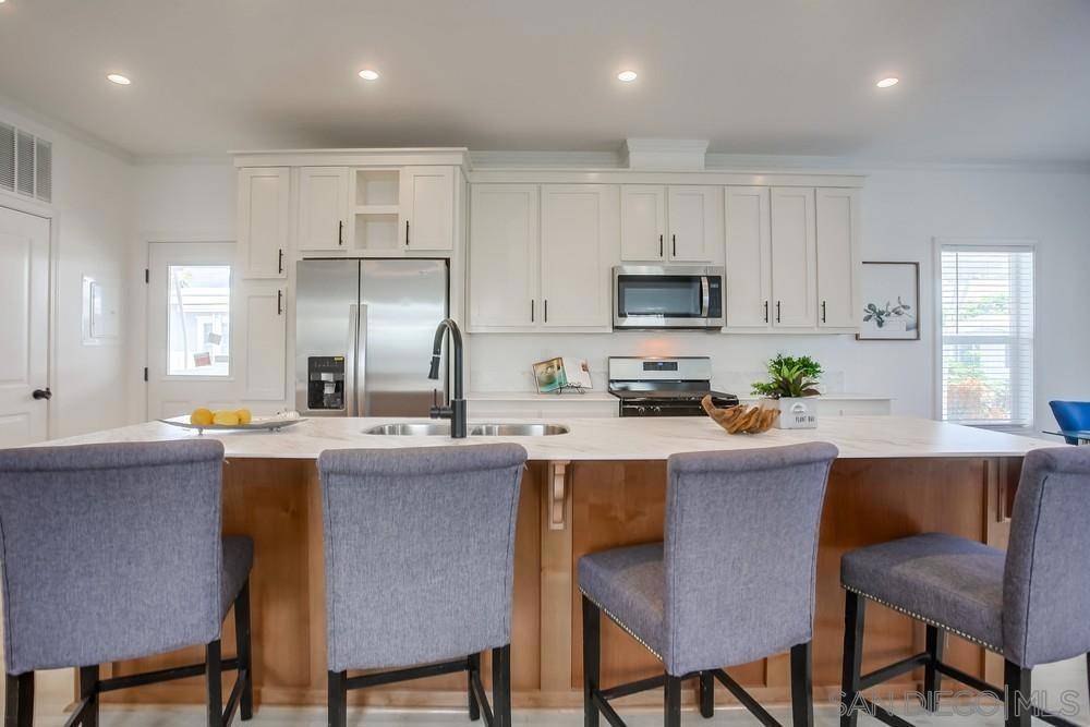 Carlsbad, CA 92011,7025 San Bartolo St ##42