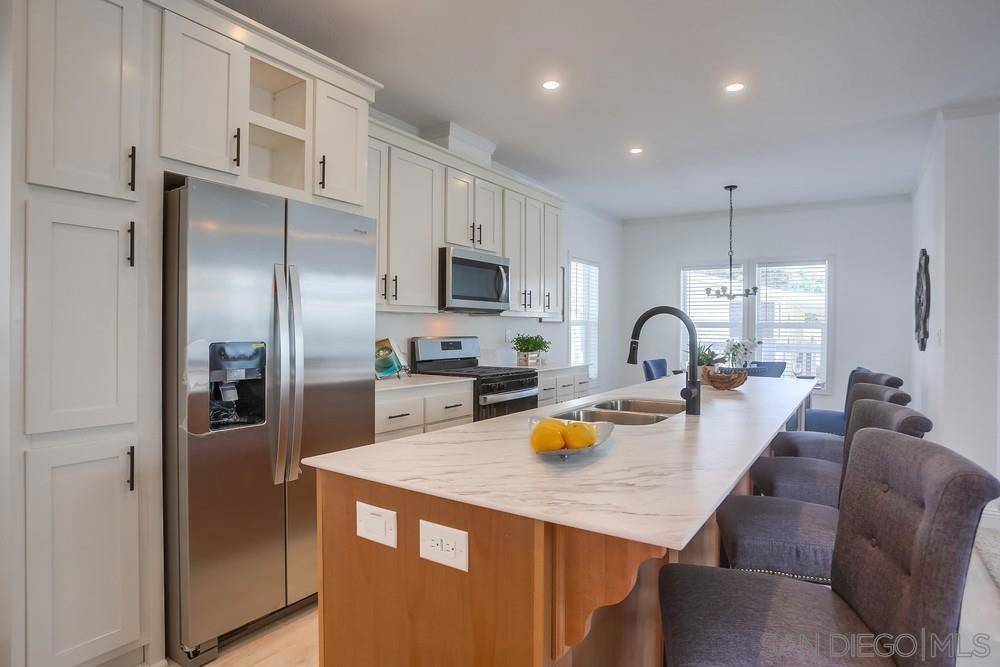 Carlsbad, CA 92011,7025 San Bartolo St ##42