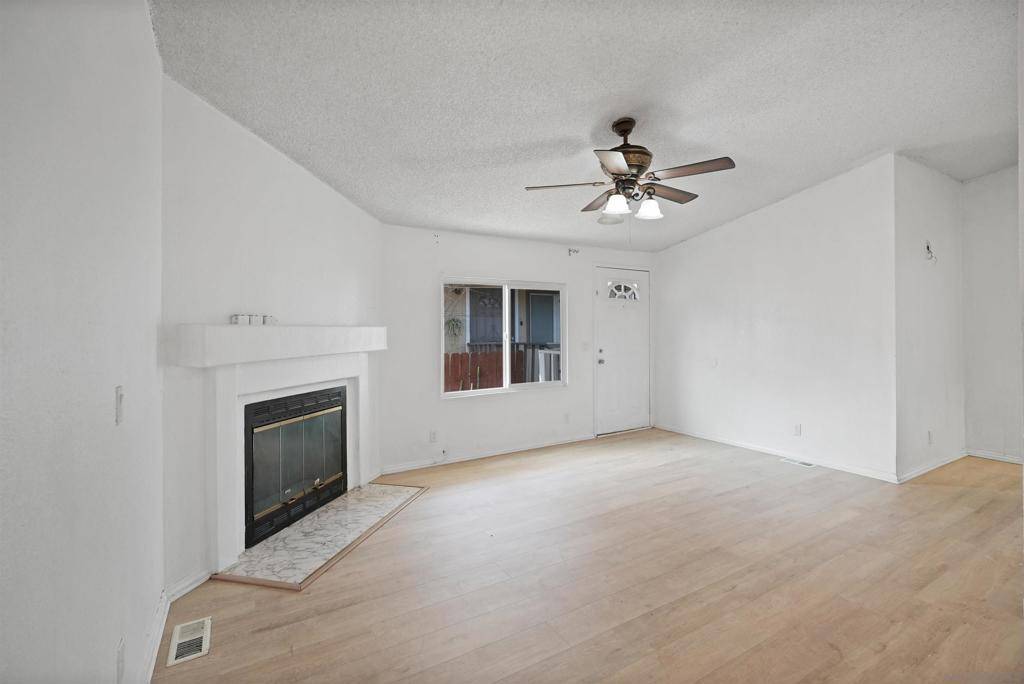 Perris, CA 92571,80 E Dawes St #127