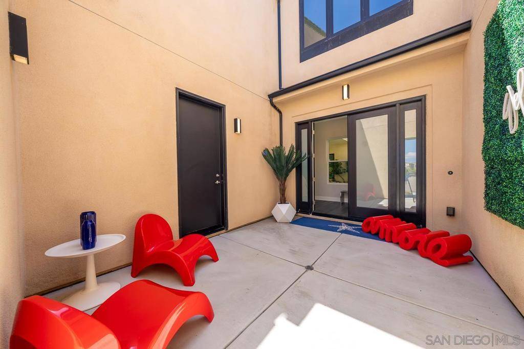 San Diego, CA 92130,13722 Canyon Loop Trl