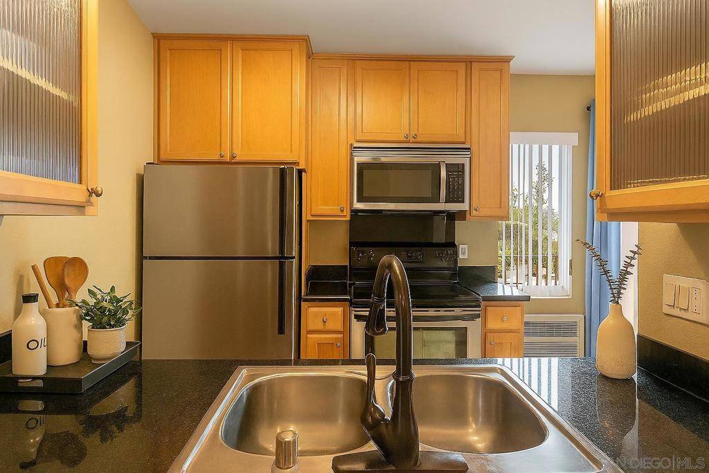 San Diego, CA 92115,4860 Rolando Ct. #81