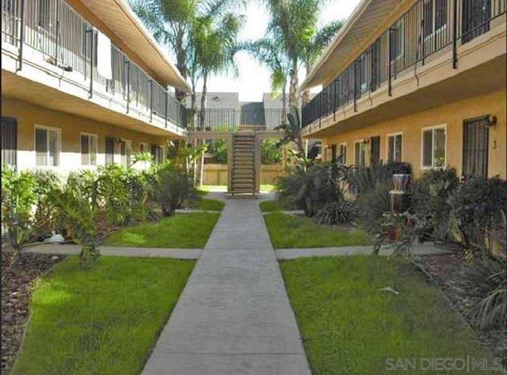 Lakeside, CA 92040,12805 Mapleview St #16