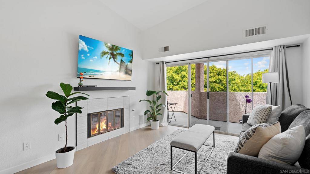 San Diego, CA 92111,7048 Camino Degrazia #237
