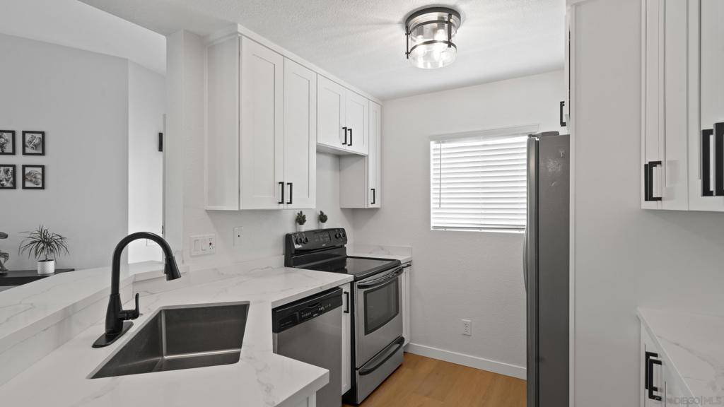 San Diego, CA 92111,7048 Camino Degrazia #237